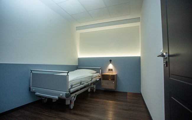 Blick in ein Patientenzimmer bei SomnoDiagnostics